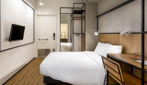 Chambre, 1 lit double, accessible aux personnes à mobilité réduite