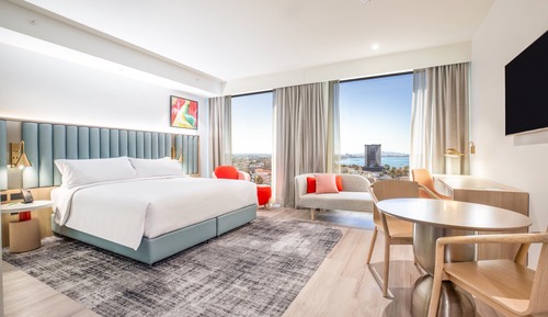 Chambre Premium, 1 très grand lit, vue baie