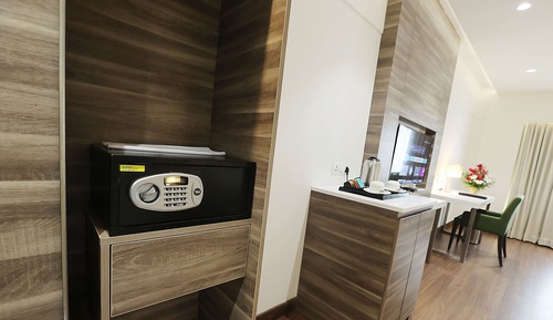 Chambre Exécutive, 1 lit double, non-fumeurs, vue piscine