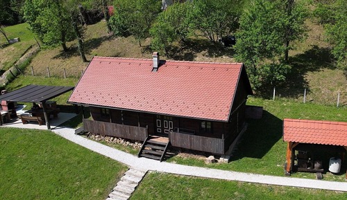 Maison (Three Bedroom Holiday Home with Patio)