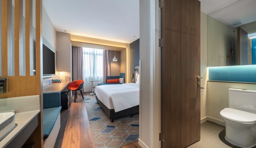 Chambre Standard, 1 très grand lit (Stocked Minibar)