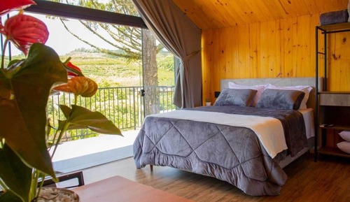 Cabane Deluxe, accessible aux personnes à mobilité réduite, vue montagne