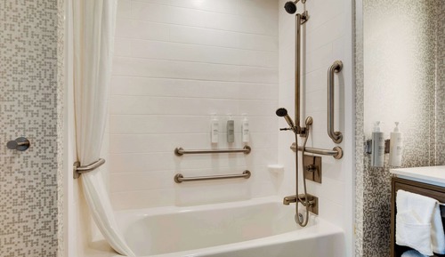 Suite Studio, 1 très grand lit, accessible aux personnes à mobilité réduite, baignoire