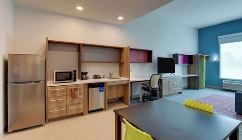 Suite, 1 très grand lit, accessible aux personnes à mobilité réduite (Roll-In Shower)