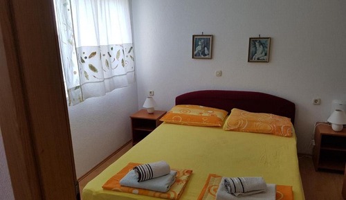 Appartement (One Bedroom Apartment with Balcony an)
