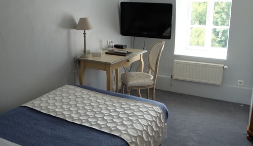 Chambre Simple, 1 grand lit 1 place
