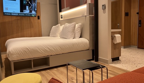 Chambre, 1 très grand lit et 1 canapé-lit