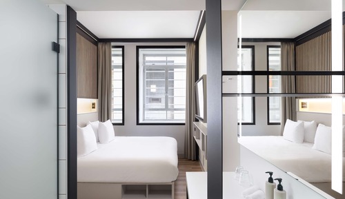 Chambre, 1 très grand lit