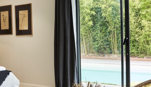 Suite Supérieure, salle de bains attenante, vue jardin (penate5)