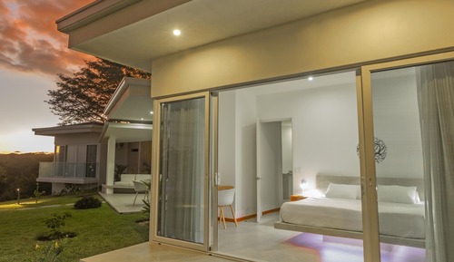 Villa Luxe, 1 très grand lit, vue océan, en bord de piscine