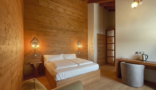 Chambre Double Deluxe, 1 grand lit et 1 canapé-lit, balcon, vue vallée