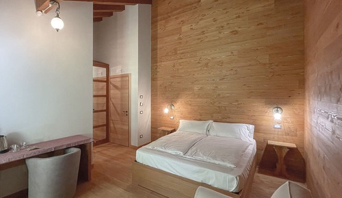 Chambre Double Standard, 1 grand lit et 1 canapé-lit, balcon, vue montagne