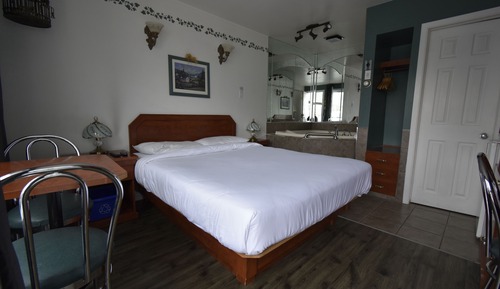 Chambre Standard, 1 grand lit, baignoire à jets