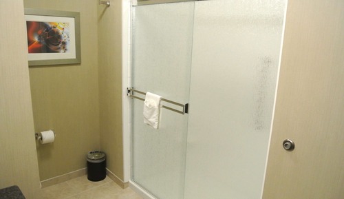 Chambre, 1 très grand lit, accessible aux personnes à mobilité réduite, non-fumeurs