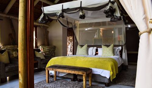 Suite Luxe, 1 très grand lit, bain à remous, vue jardin