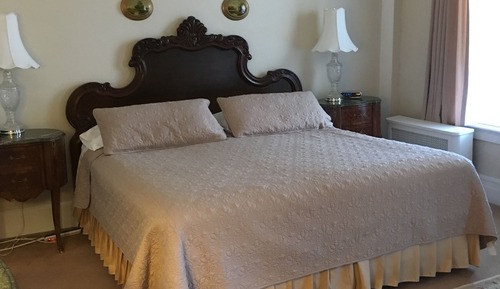 Suite Deluxe, 1 très grand lit, réfrigérateur et four à micro-ondes