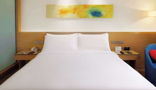 Chambre Deluxe, 1 très grand lit, vue piscine