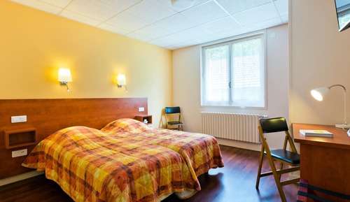 Chambre 2 lits jumeaux, accessible aux personnes à mobilité réduite