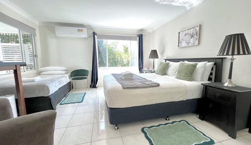 Chambre Triple Supérieure, salle de bains privée