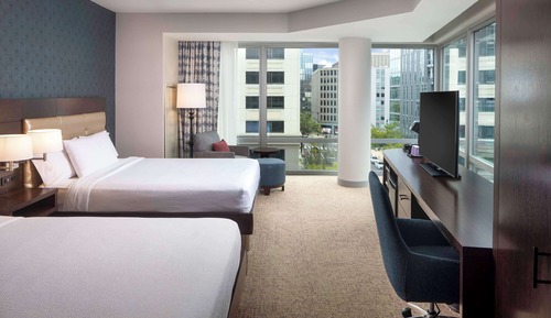 Chambre Premium, 2 grands lits, accessible aux personnes à mobilité réduite (Mobility & Hearing)