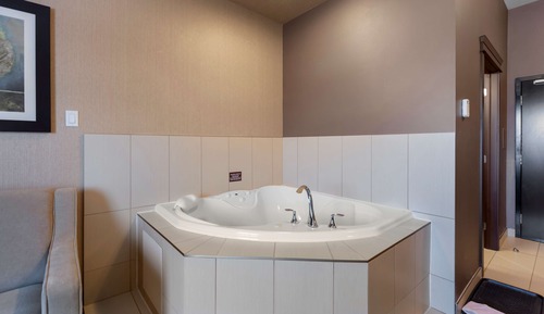 Suite, 1 très grand lit, non-fumeurs, baignoire à jets
