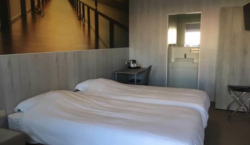 Chambre Standard avec lits jumeaux, 2 lits une place, non-fumeurs, salle de bains privée