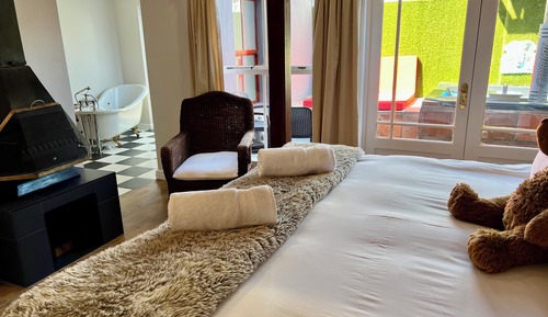 Chambre (Double Room 3 Golden Glen)