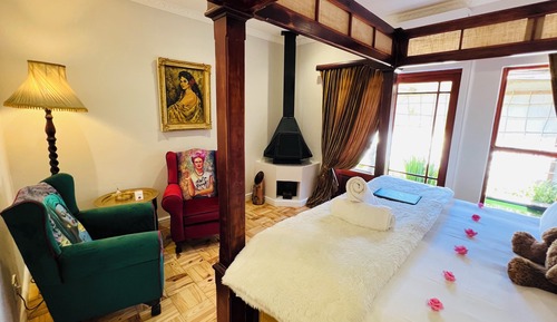 Chambre (Double Room 4 Ethnic Splendour)