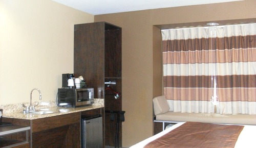Suite Standard, 1 grand lit, non-fumeurs (Mobility, Tub w/ Grab Bars)