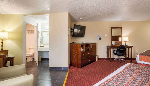 Suite, plusieurs lits, accessible aux personnes à mobilité réduite (Mobility, Tub w/ Grab Bars)