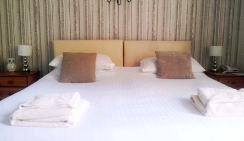 Chambre Standard Double ou avec lits jumeaux, salle de bains attenante (Number 9)