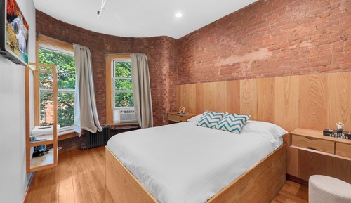 Chambre Double Exclusive, 1 grand lit, salle de bains commune