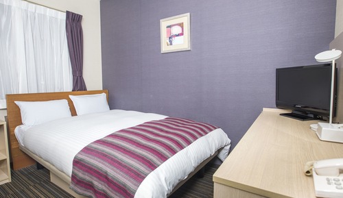 Chambre, 1 grand lit 1 place, fumeurs (Cleaning is Optional with Cost)