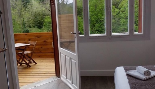 Chambre Triple Supérieure, salle de bains attenante (Vue rivière)