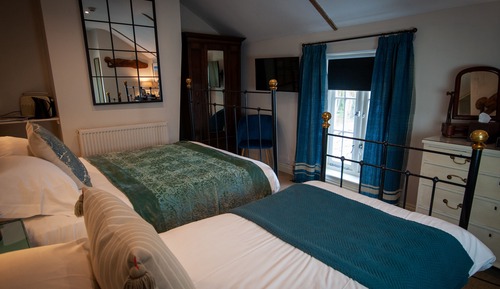 Chambre Triple, salle de bains attenante (Family (Sleeps 3))