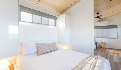Studio Premium (Tiny Home - Sleeps 2 - Dog Friendly)