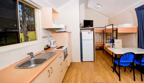 Cabane Économique (Sleeps 6)