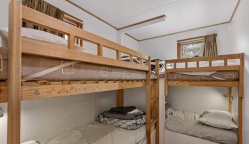 Cabane Standard, salle de bains attenante (Standard Cabin )