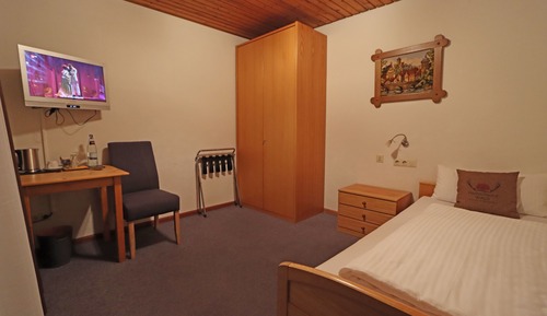 Chambre Simple Standard, 1 grand lit 1 place, balcon, vue montagne