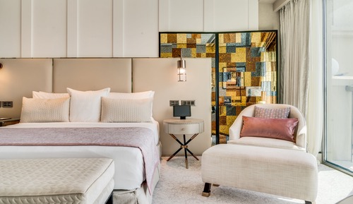 Chambre Club, 1 grand lit, vue ville, dans la tour
