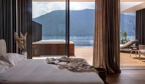 Penthouse Luxe, baignoire à jets, vue lac
