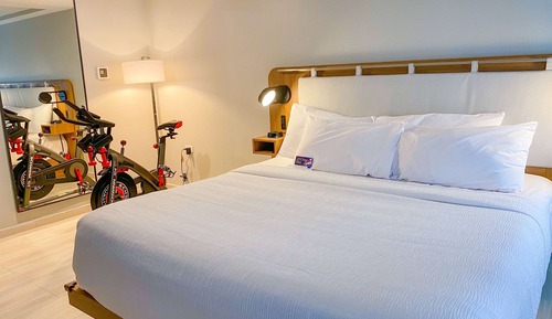 Chambre, 1 très grand lit, non-fumeurs (Fitness)