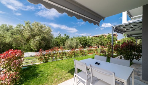 Appartement, en bord de piscine