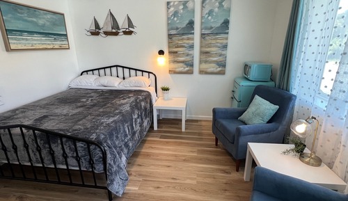 Chambre Design, 1 grand lit, non-fumeurs, réfrigérateur et four à micro-ondes
