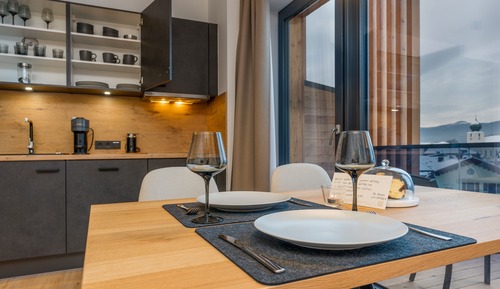 Appartement Deluxe, 1 très grand lit et 1 canapé-lit, balcon