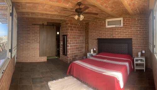 Cabane Familiale, 1 très grand lit, salle de bains attenante, vue océan
