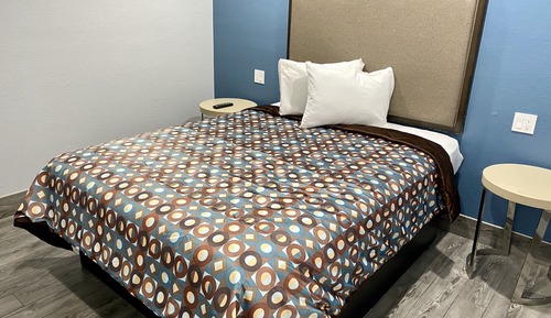 Chambre, 1 grand lit, accessible aux personnes à mobilité réduite, non-fumeurs