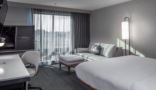 Chambre, 1 très grand lit et 1 canapé-lit, non-fumeurs (Mobility Accessible, Roll-in Shower)