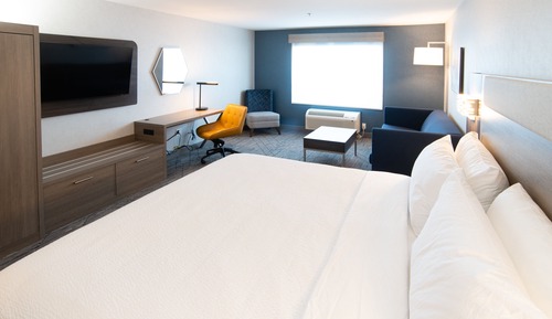 Suite, 1 très grand lit et 1 canapé-lit