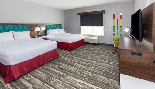 Chambre, 2 grands lits, accessible aux personnes à mobilité réduite, baignoire